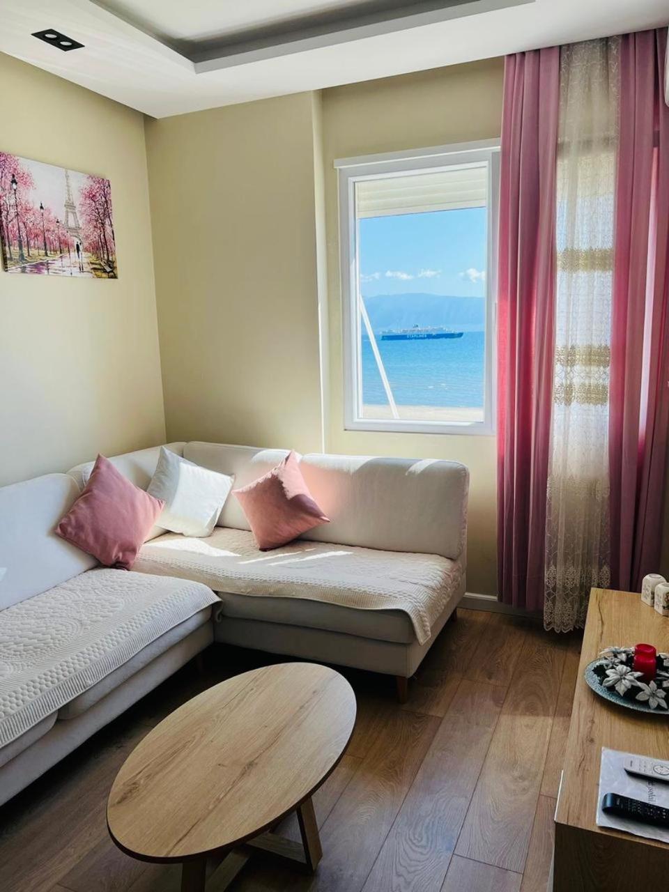 Soleil Apartment With Sunbed & Umbrella Vlorë Exteriér fotografie